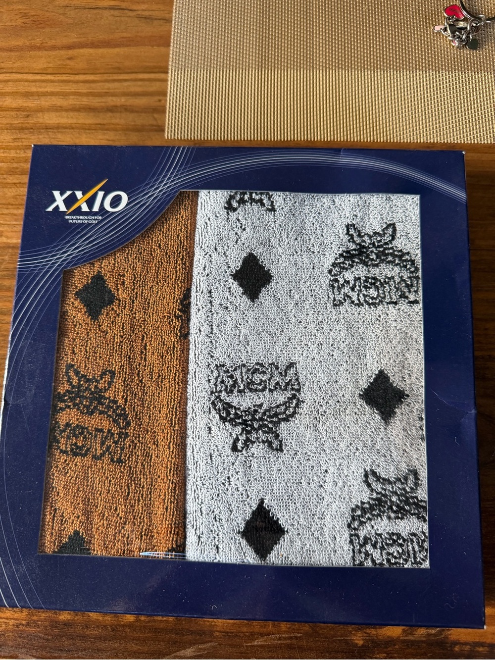 XX10 c MCM Visetos Golf Towel Set Cognac Gray NIB Rare